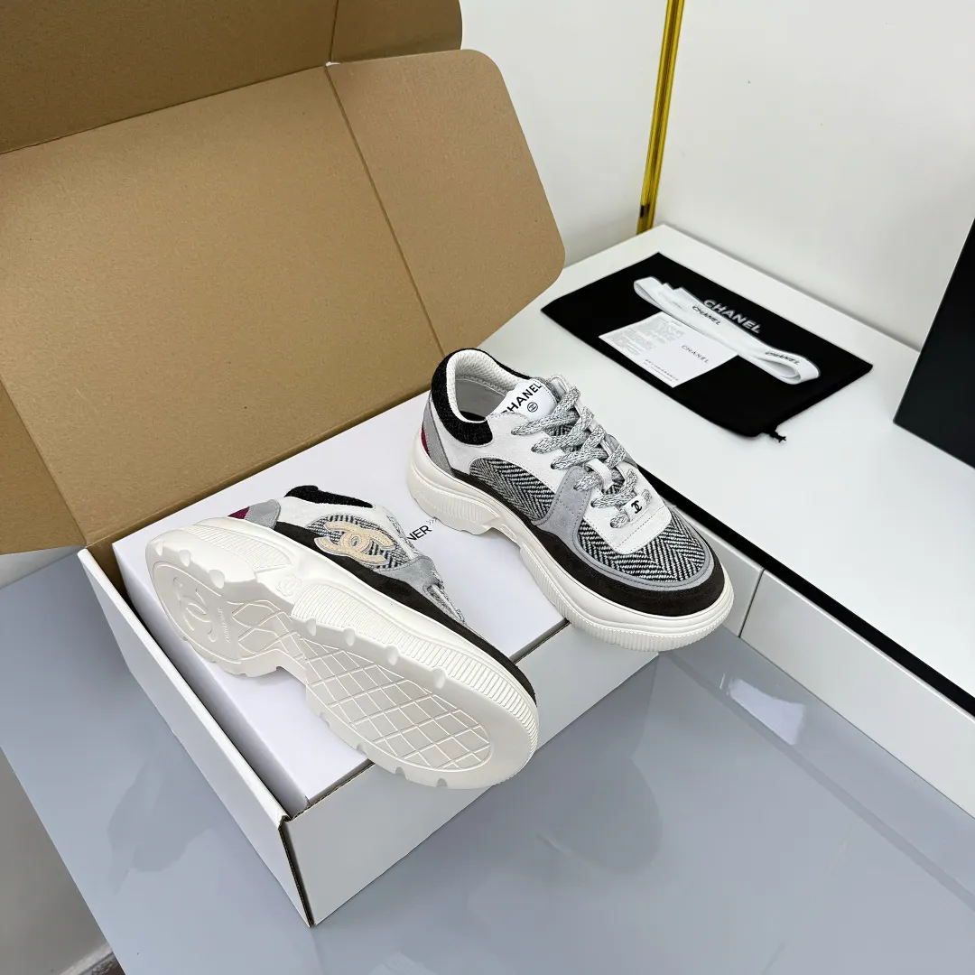 👟👟Ex-factory price 620👟👟 Chanel bread shoes ~ original calfskin panda shoes Chanel 25C latest hot style panda black and white sports shoes casual sneakers Xiaoxiang hot item classic black and white panda color coco girls must pay Fabric: original custom mixed sheepskin lining: original imported breathable mesh lining outsole: Original molded rubber + TPU combination Size: Women's 35-41